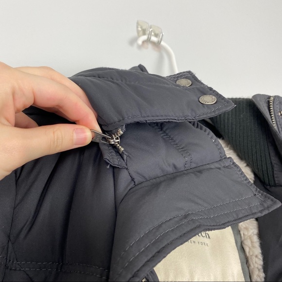 Abercrombie & Fitch Down Jacket Faux Fur Lining XS - Picture 8 of 8